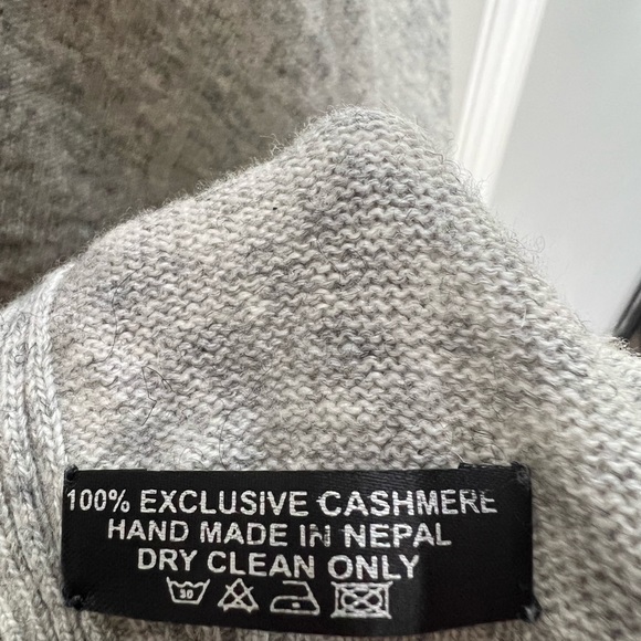 100% Exclusive Cashmere Poncho Cape Lightweight Sweater Sz Small - Picture 4 of 6